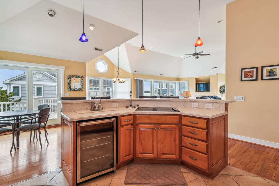 Upper/Main Level,Kitchen,