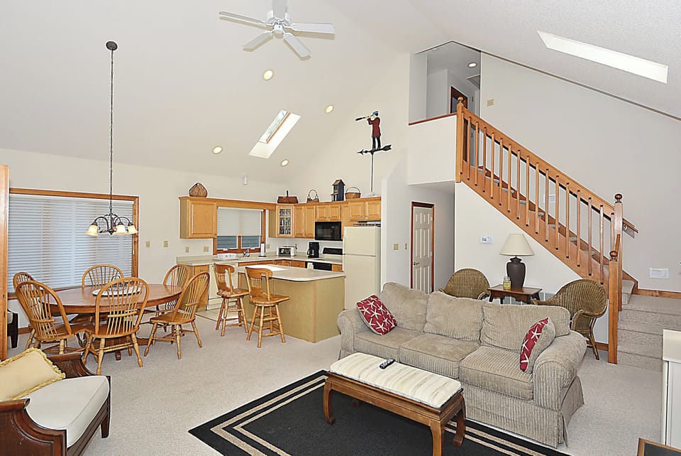 Main Level,Living Room,