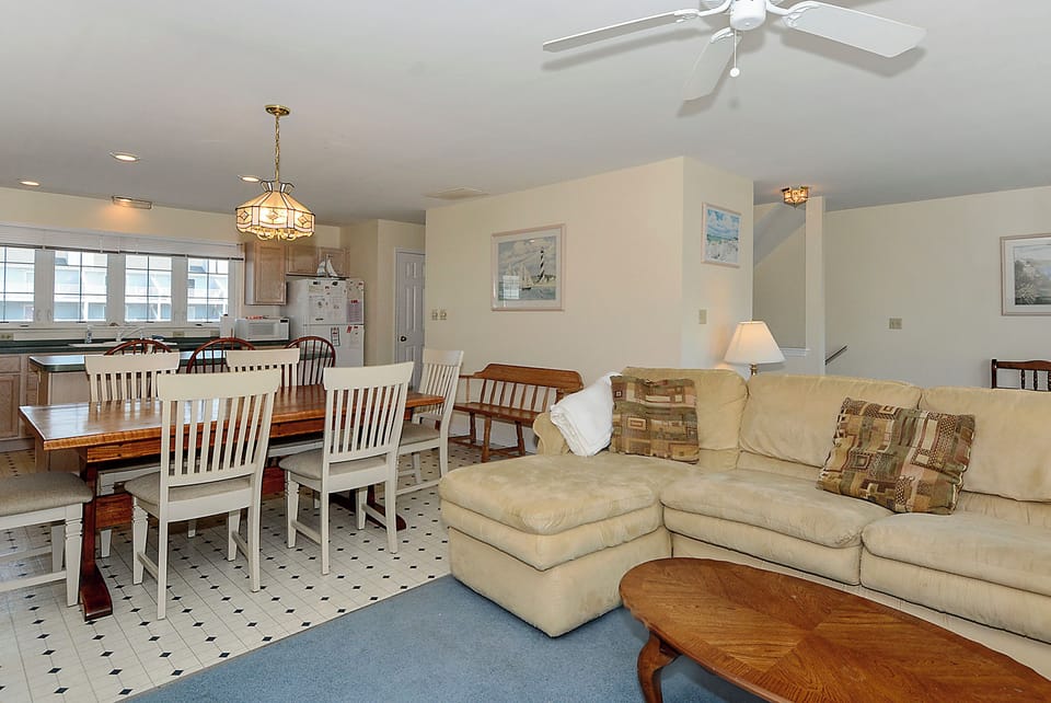 Main Level,Living Room,