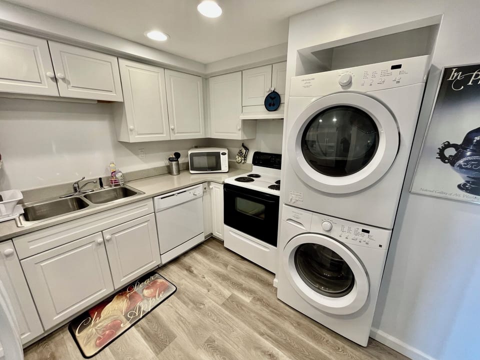 Floor Plan,Washer/Dryer,