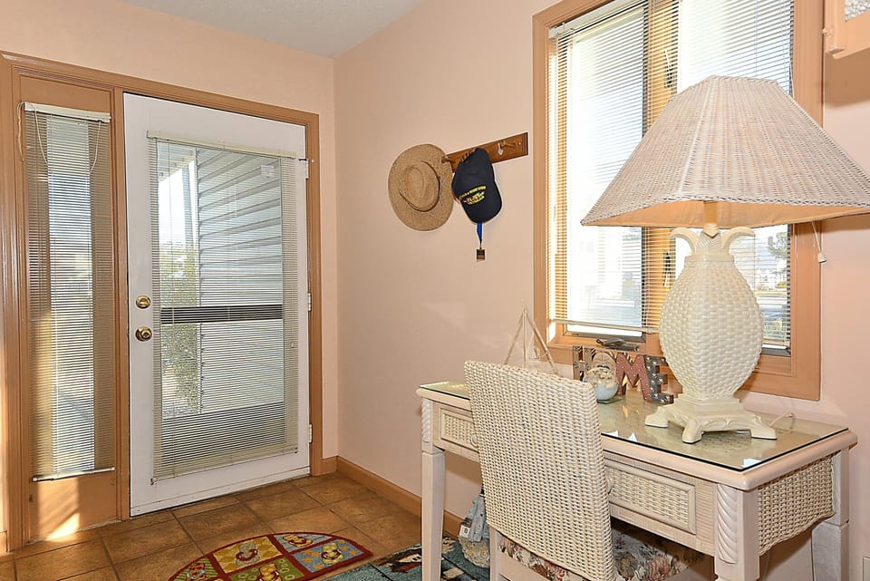 Entry Level,Foyer,