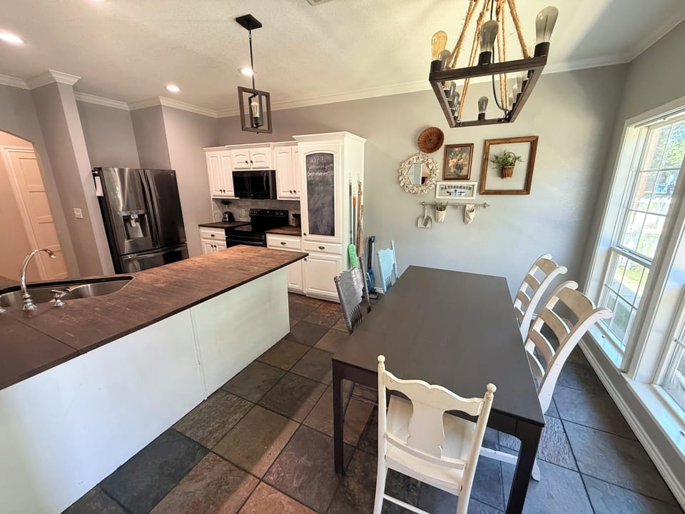 Table can seat up to 8 comfortably 