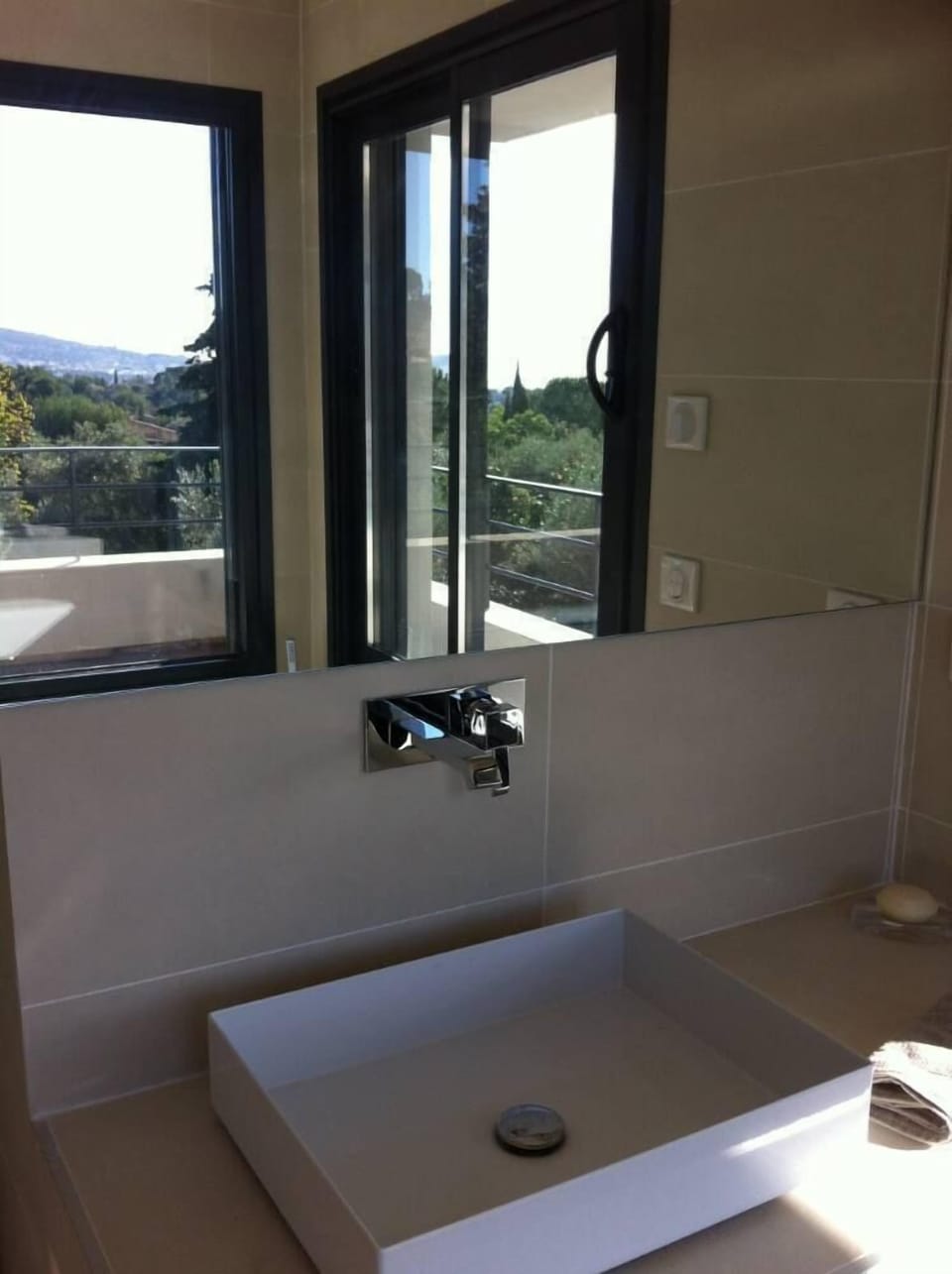 Bathroom with an eye to Ciotat Bay