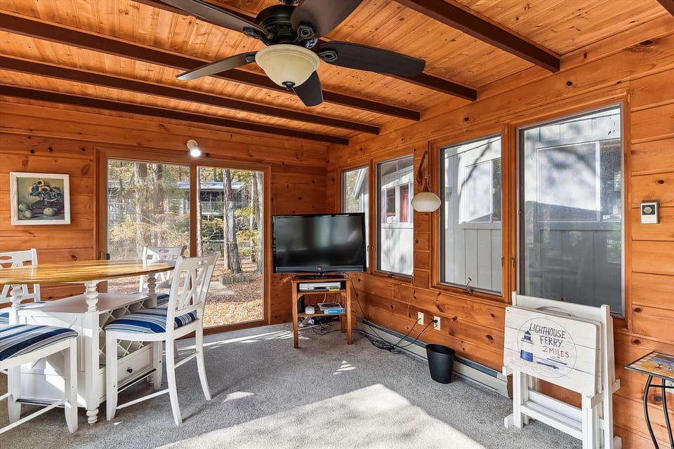 ,Family Room,