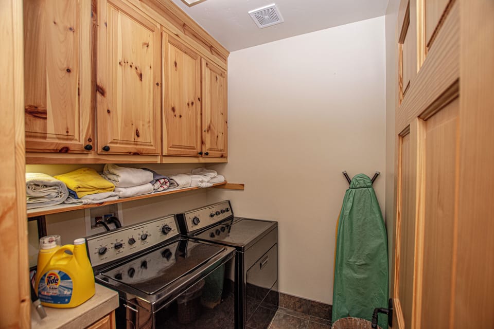 Tahoe Woods - Laundry