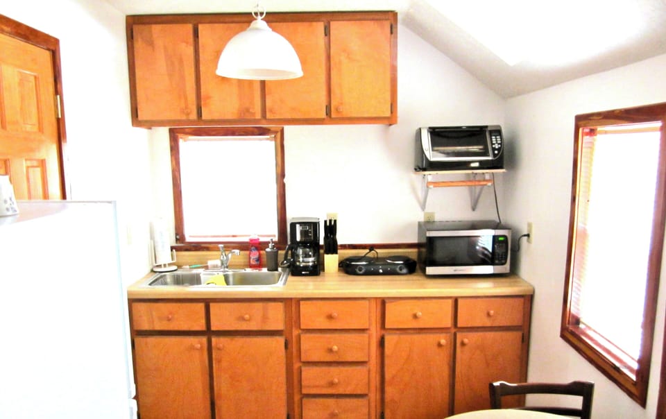 EFFICIENCY KITCHEN CABIN 2