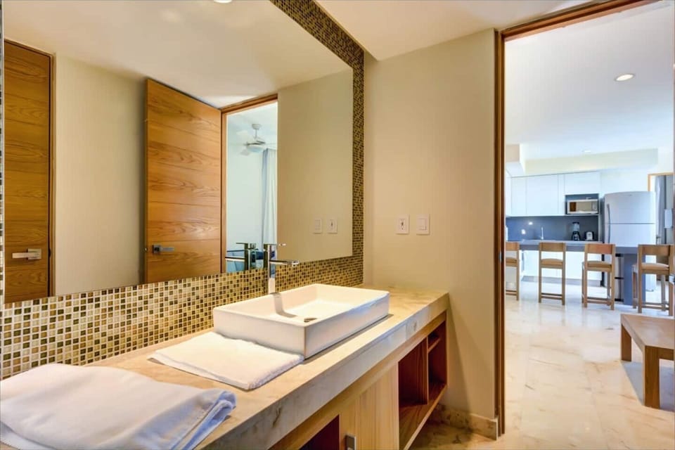 Full bathroom second bedroom