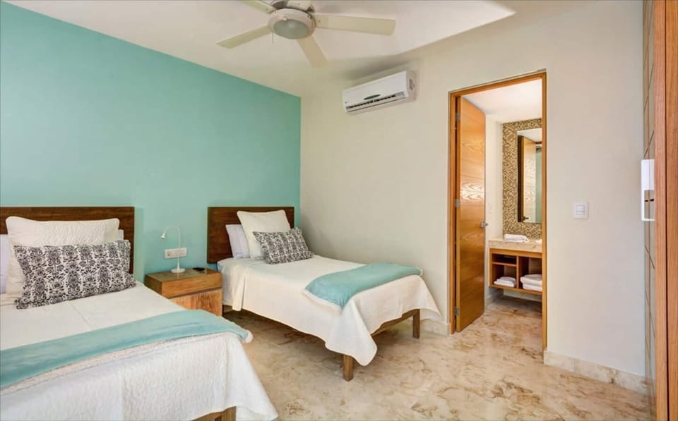Second bedroom, two single beds