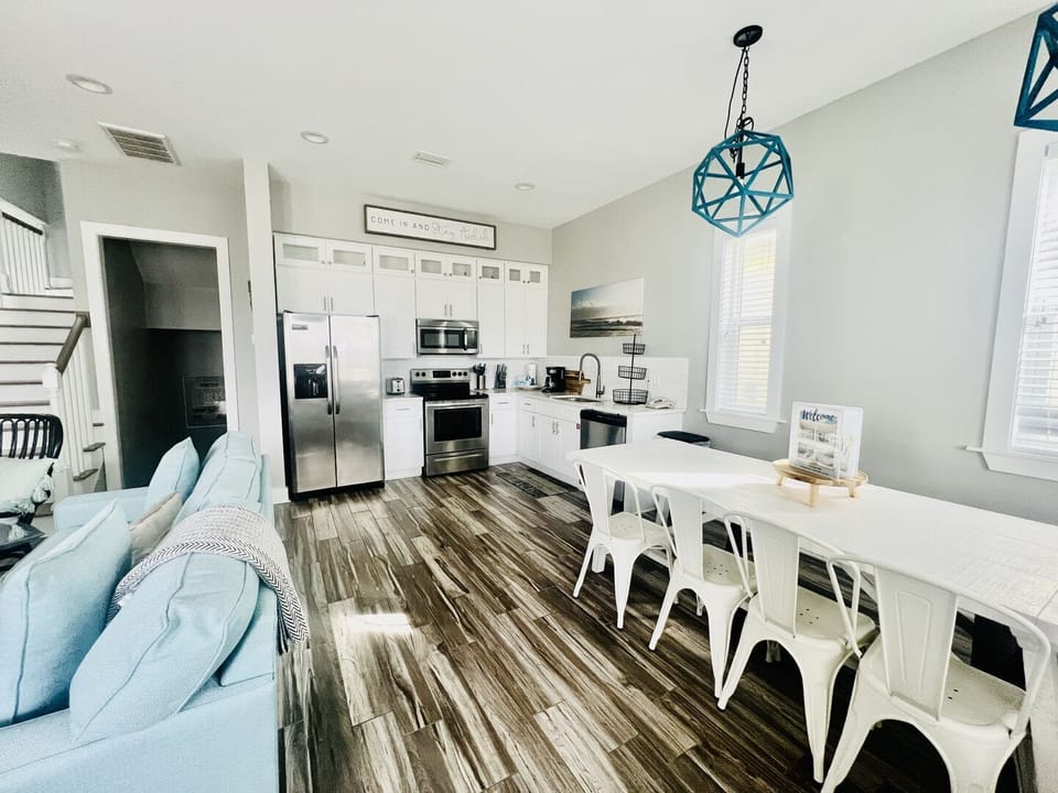 Enjoy the living room with plenty of seating for the whole family!