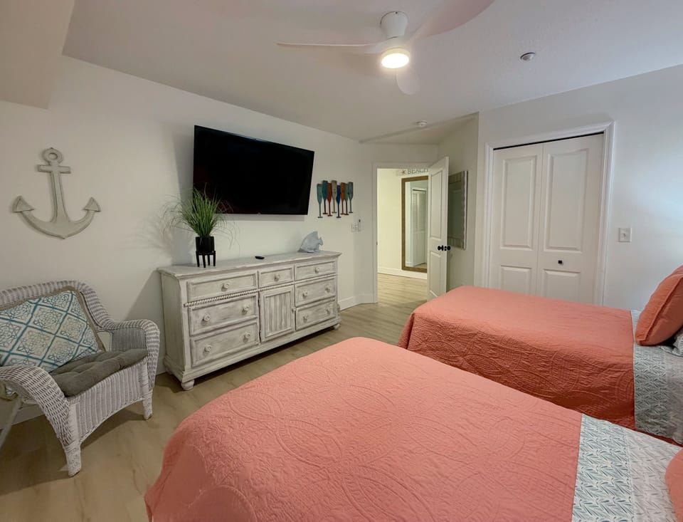 Another view of the guest room with two twin beds- these beds ca - Another view of the guest room with two twin beds- these beds can be converted into a comfortable king sized bed if you are traveling with two couples!