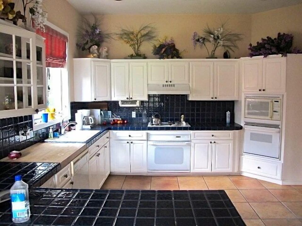 Lovely Modern Kitchen.  Enjoy many family meals together!