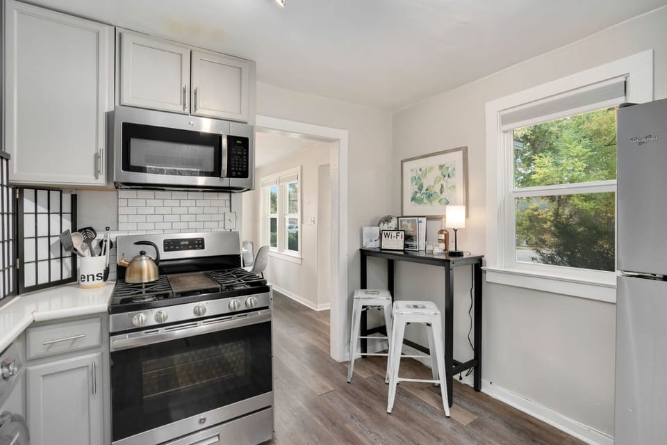 Fully-equipped Kitchen | Includes microwave and dishwasher!