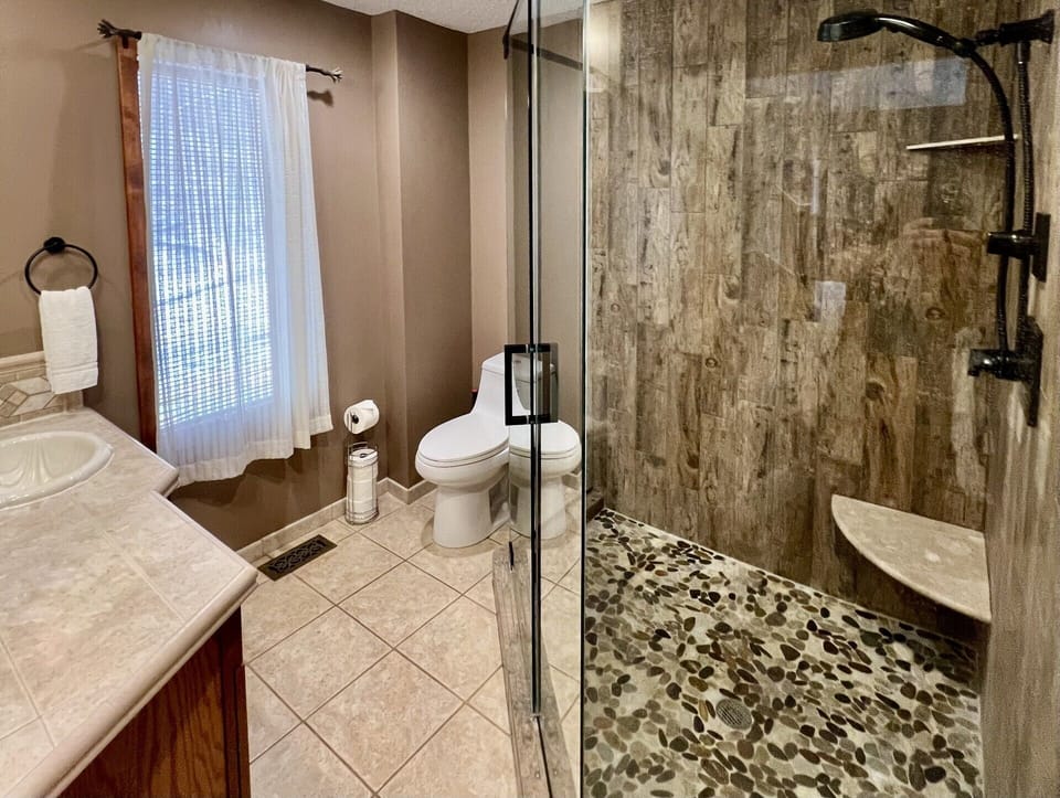 Master bedroom has an en-suite bathroom.