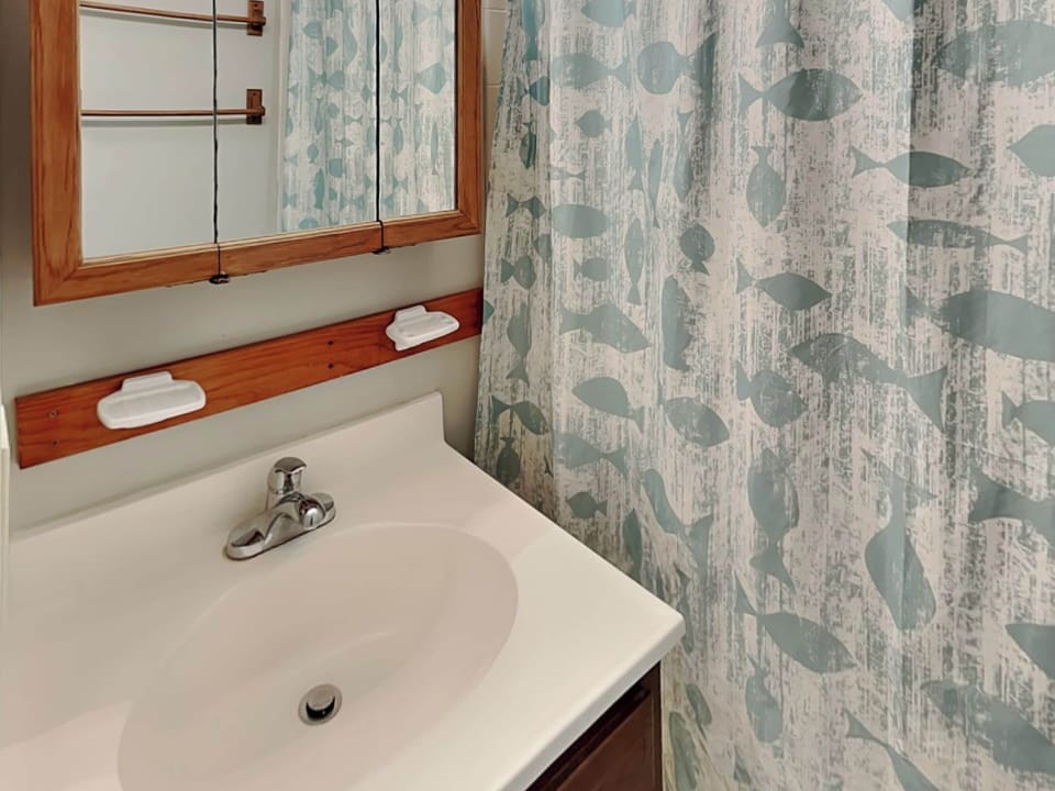 Full Bathroom - Shared