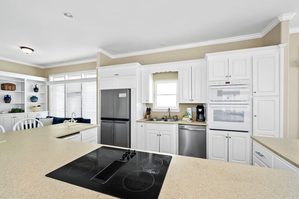 USA 2 - Lots of counter top space
