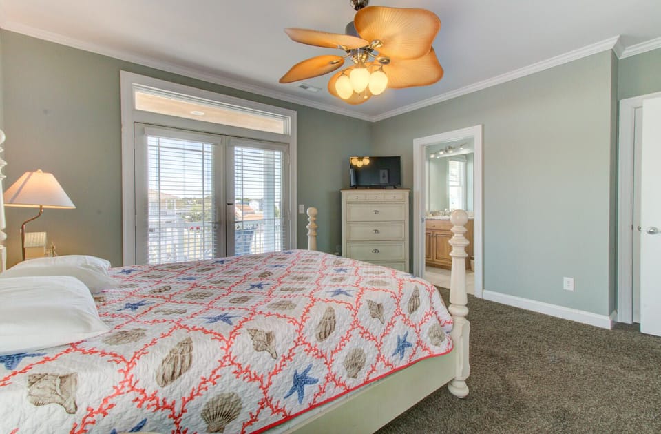 The Hideaway A-Bedroom