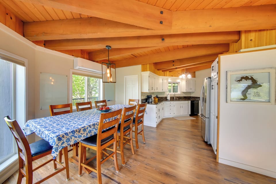 Dining Area | 1st Floor | Dishes & Flatware Provided