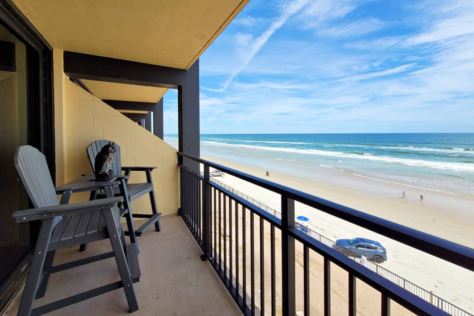 Oceanfront private balcony!