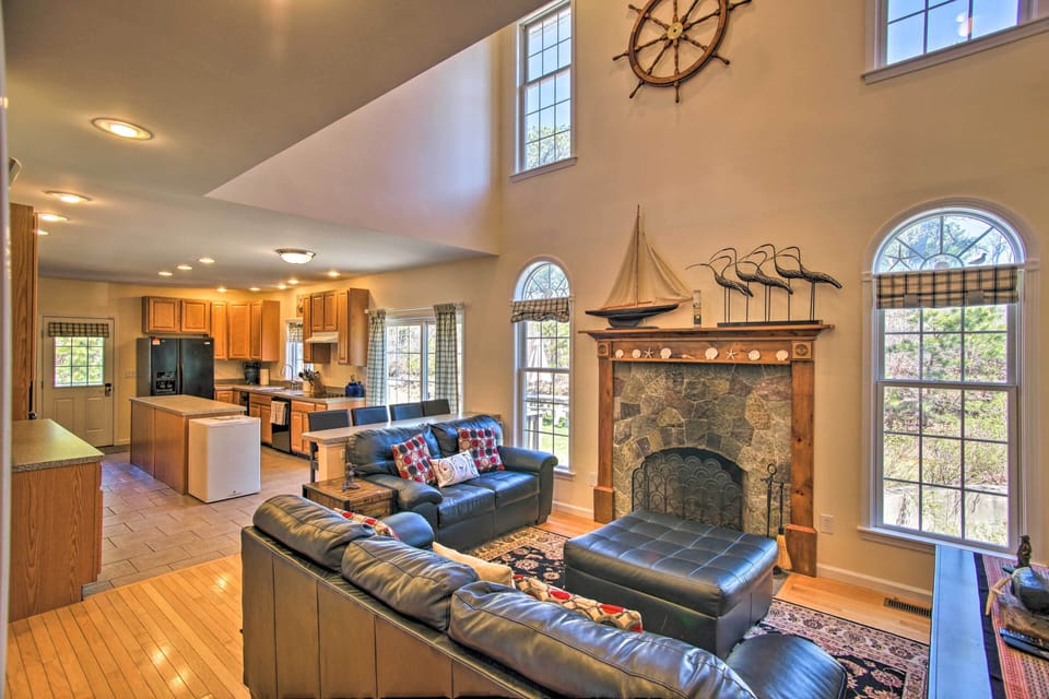 Living Room | 1st Floor | 65” Samsung Frame Smart TV | Wet Bar