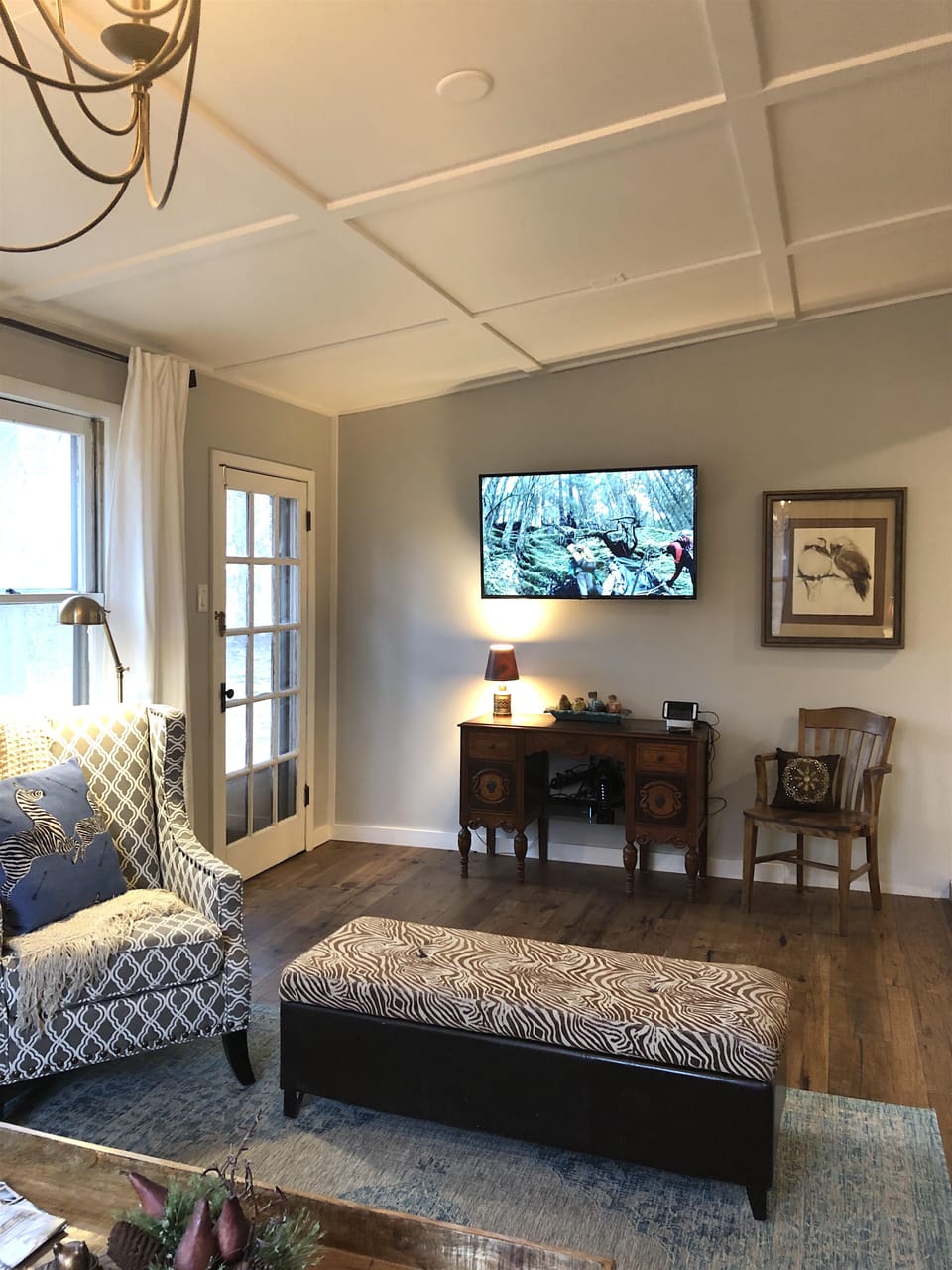 Watch cable tv or netflix on the flat screen tv.
