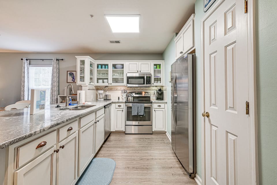 Fully Equipped Kitchen | Drip Coffee Maker | Cooking Basics