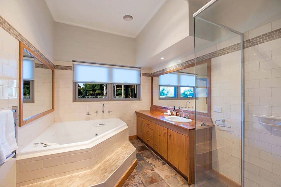 Main bathroom