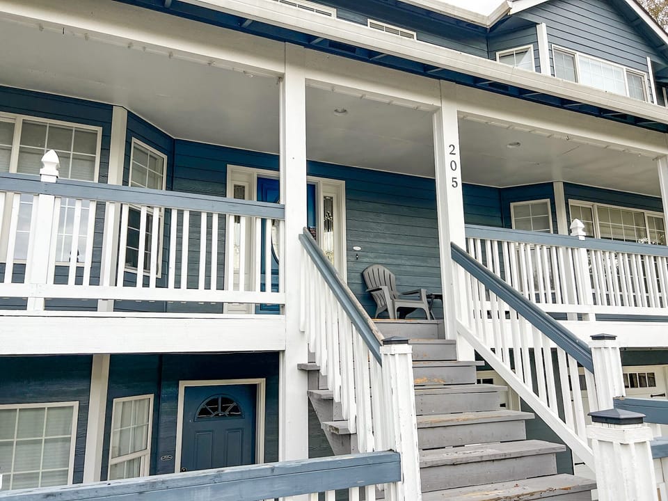 Main entrance on the second level 