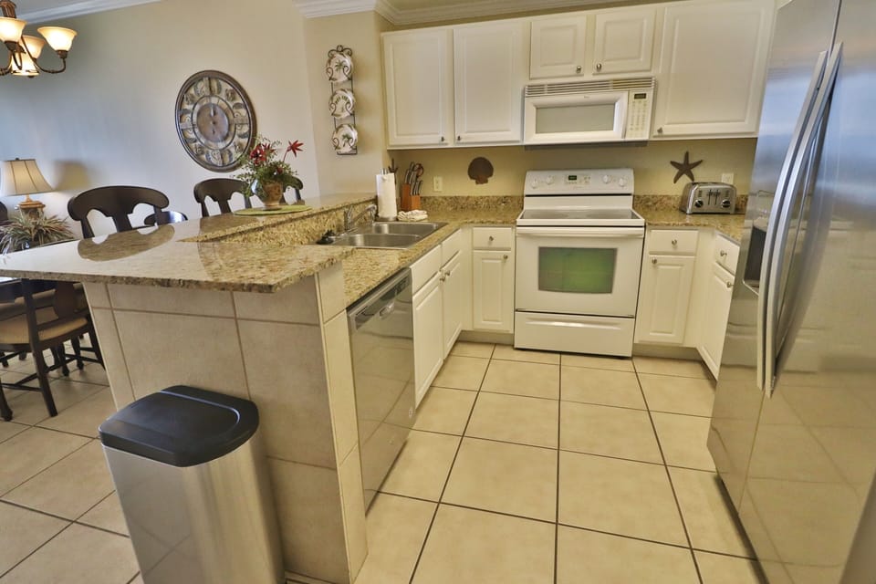 Fully Stocked Kitchen With All Appliances