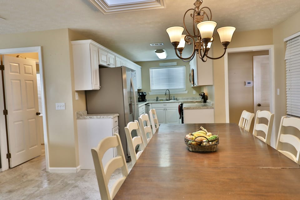 New Kitchen & Dining Rom Area