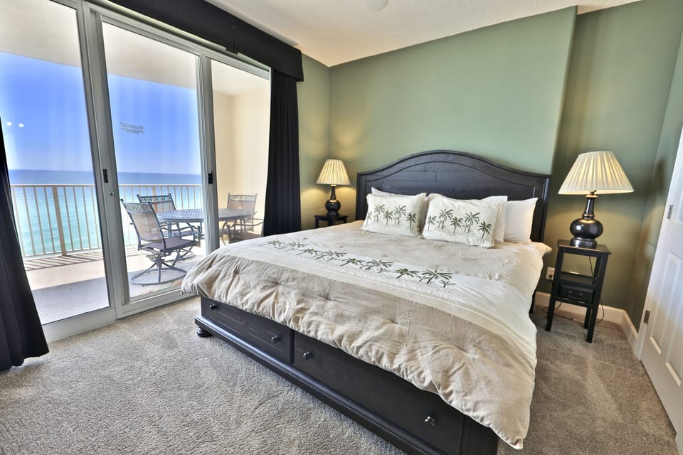 Gulf front master bedroom with a king size bed!