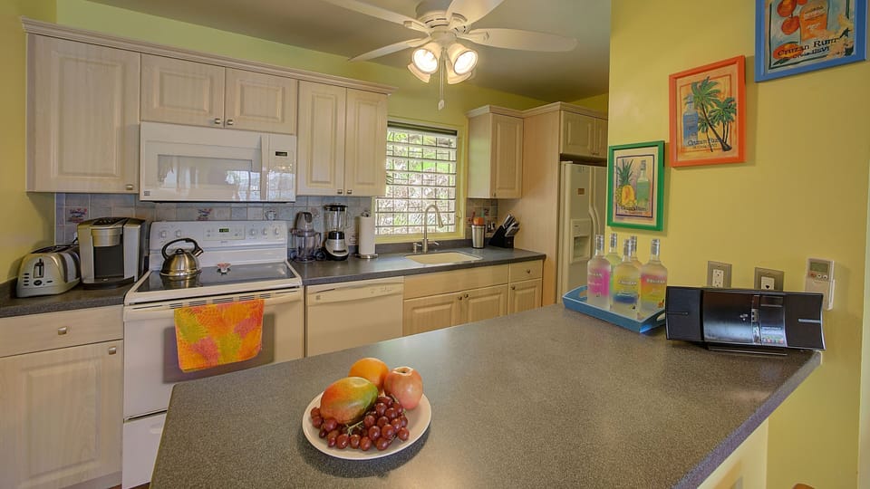 Well stocked kitchen to prepare your favorite drinks, appetizers, & BBQ dishes.