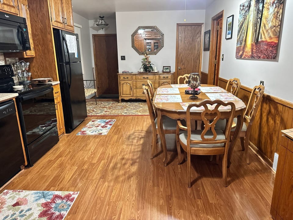 Kitchen/dining room.