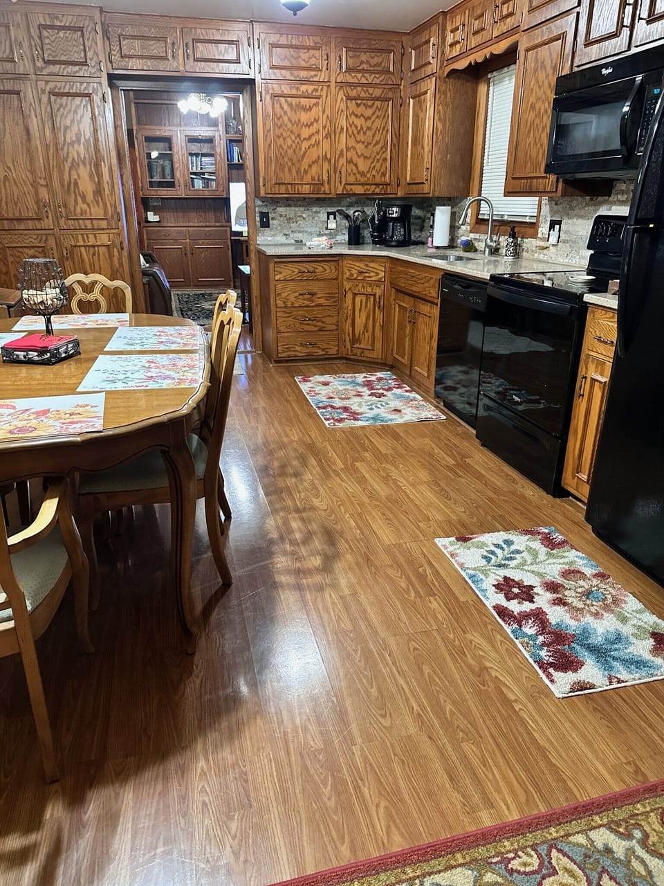 Kitchen/dining room.