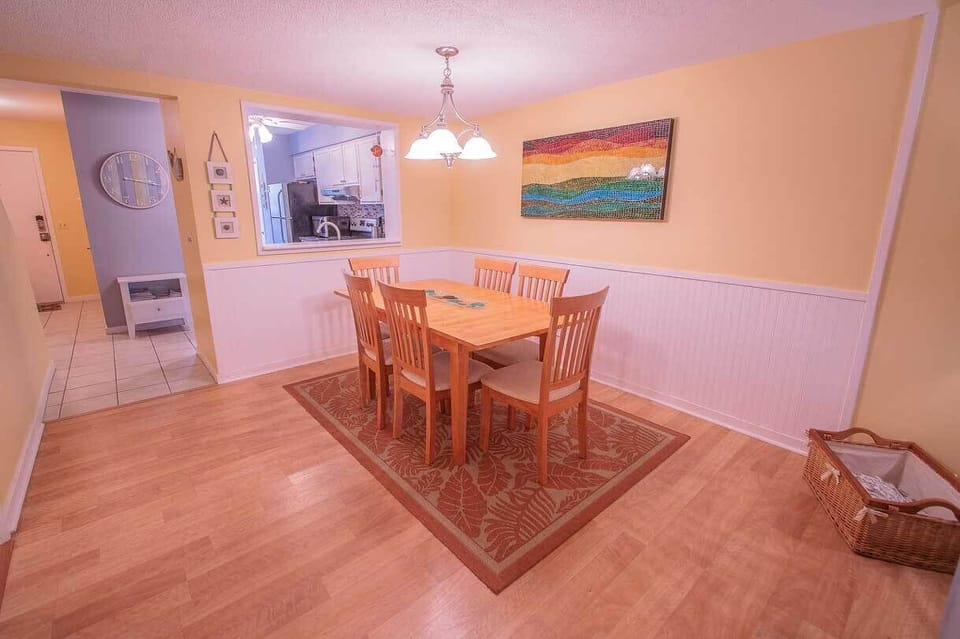 Living Room | Dining Area