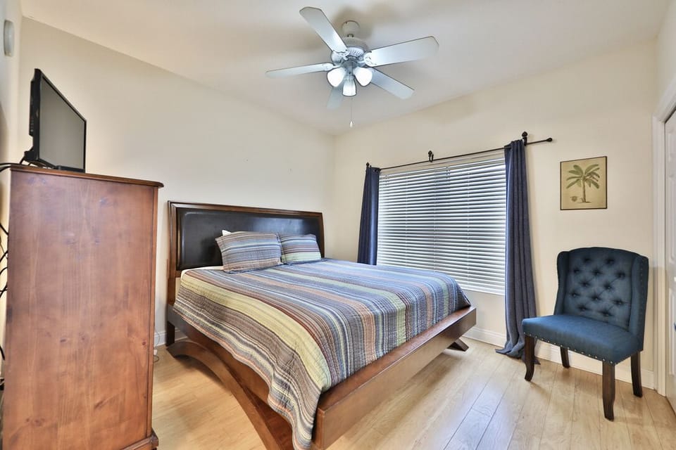 3rd bedroom with a queen size bed.
