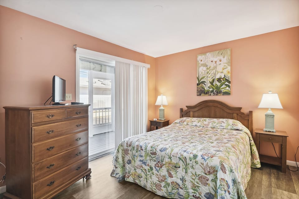 Lower Level,Bedroom,