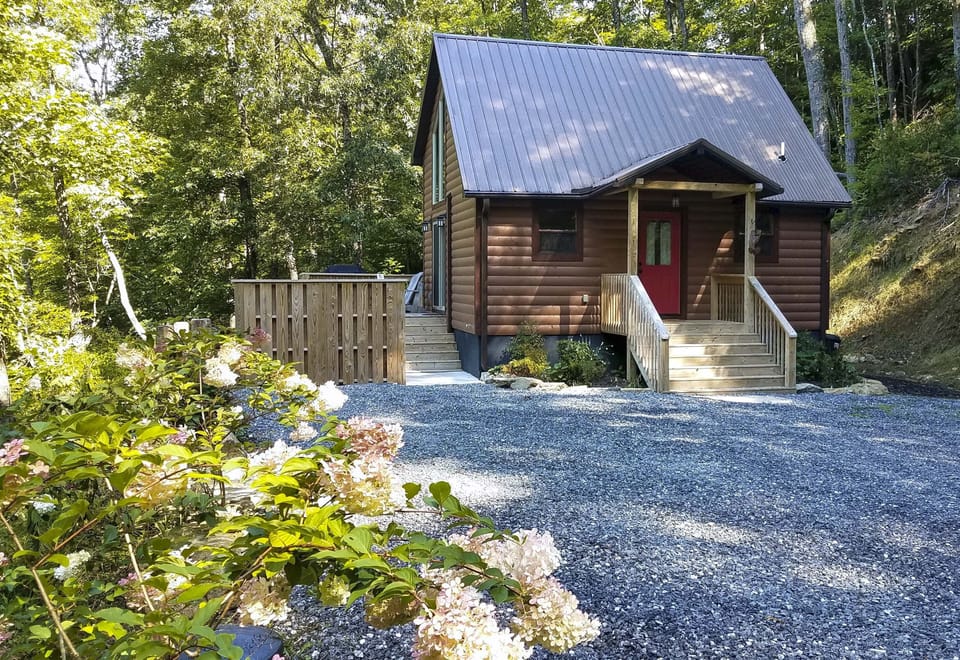 Bryson City | 1BR | 1BA | 864 Sq Ft | Steps to Enter