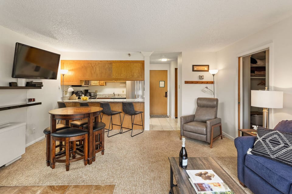 The fully equipped kitchen makes preparing a light snack or full gourmet meal a breeze.