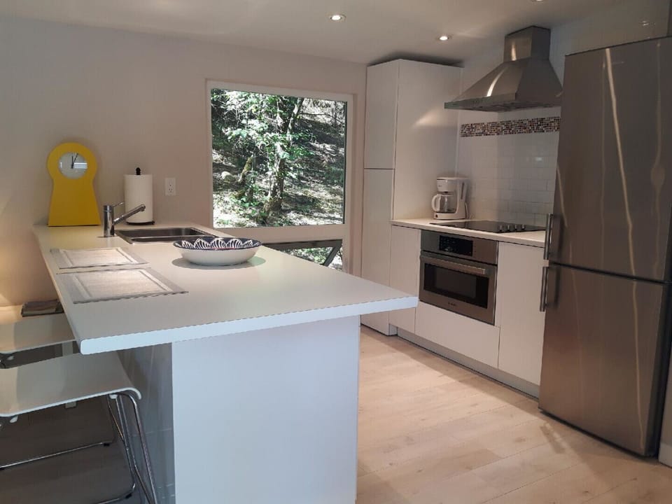 Lots or room and a dishwasher