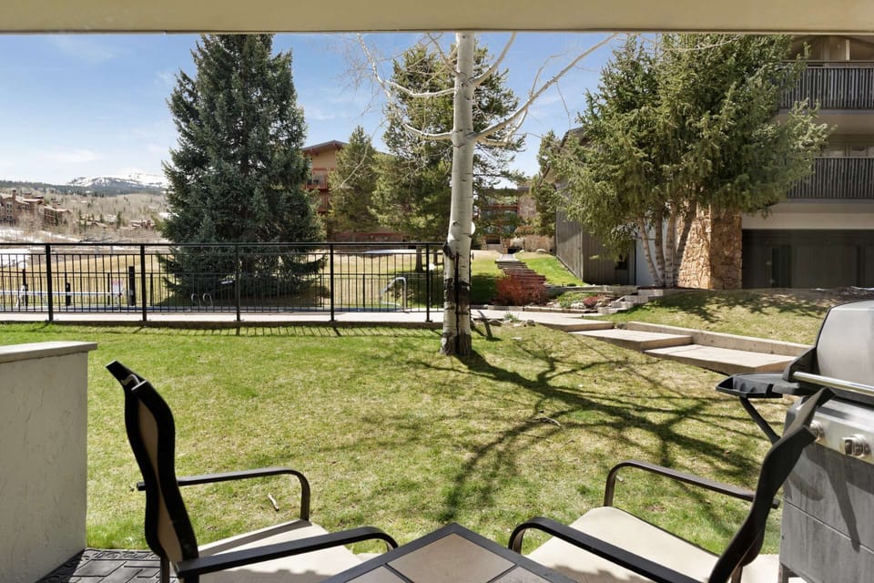 You will love the slopeside & poolside location of this condo. Ski right to your door in the winter and enjoy year round views of Snowmass.
