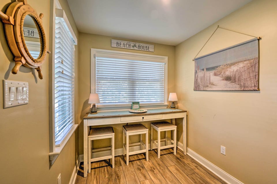 Dining Nook | Laptop-Friendly