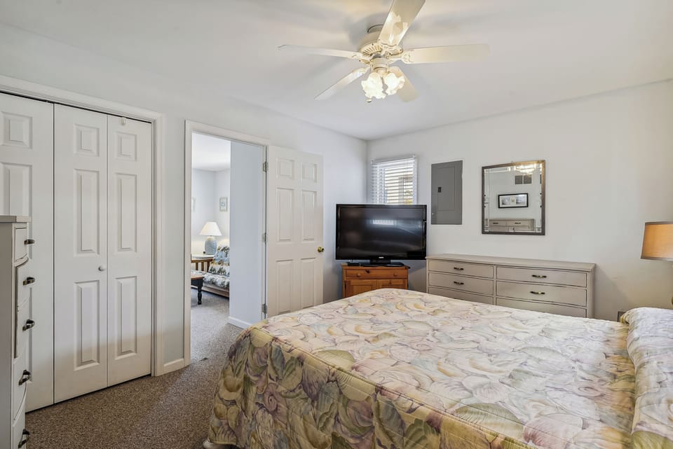 Middle Level,Bedroom,