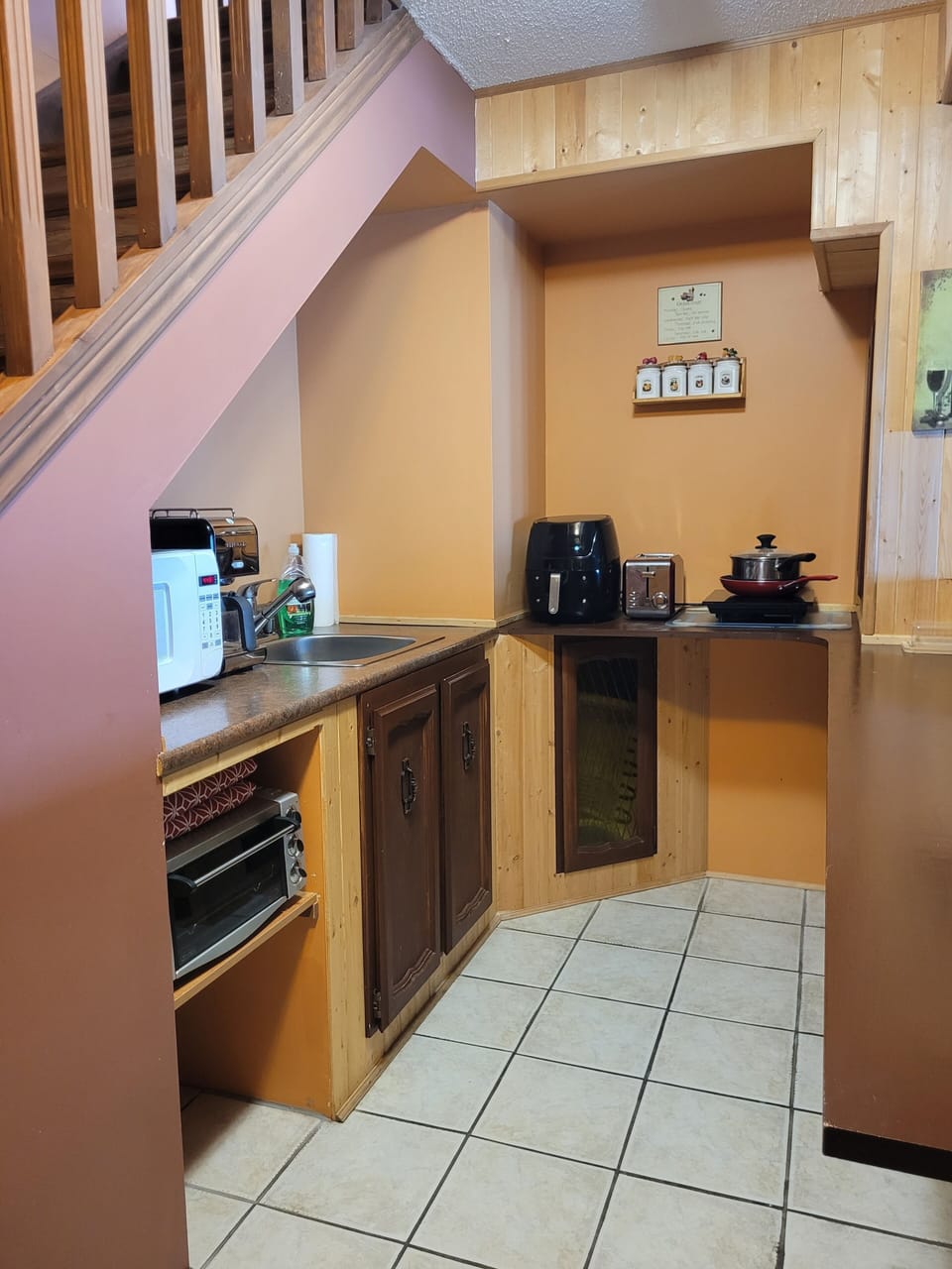 Kitchenette.