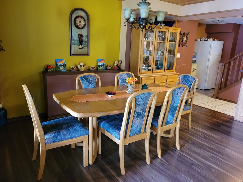Dining room.