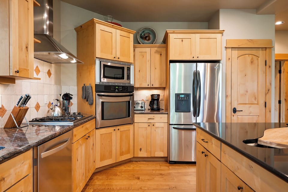 Dual sinks, granite counters, and high end appliances