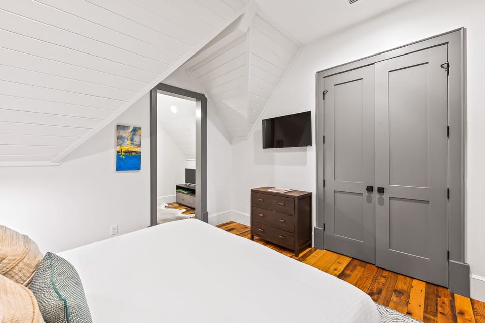 Third Floor: Bedroom