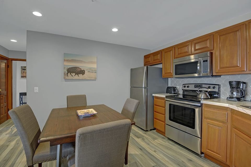 KITCHEN mls.jpg
