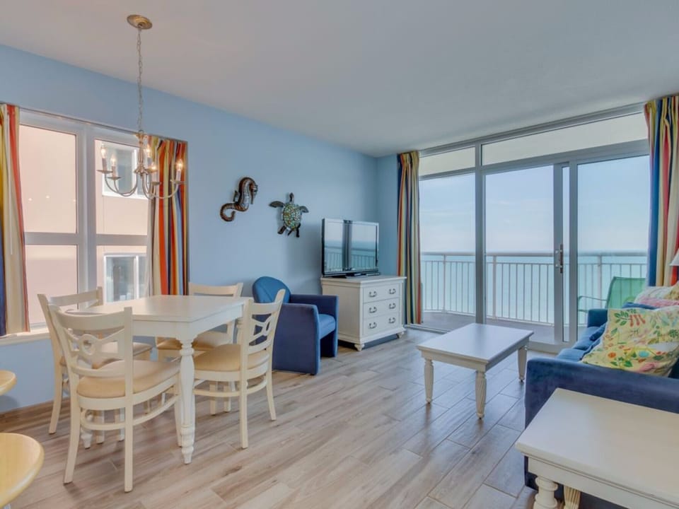 Comfortable Ocean Front Living Room