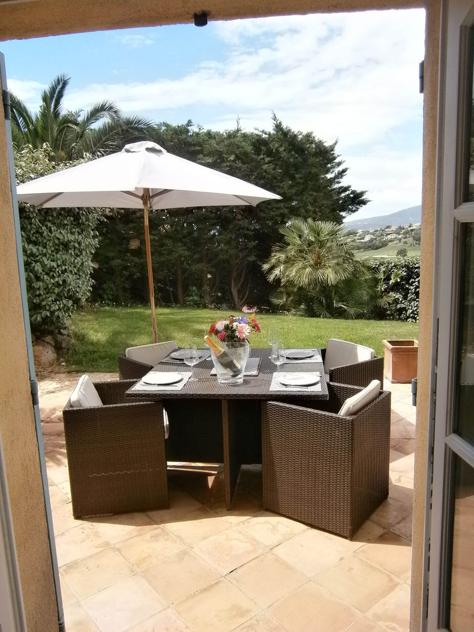 Outdoor dining