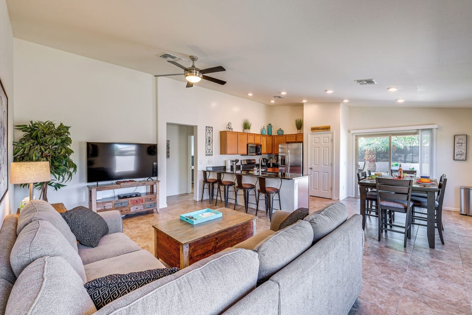 Living Room | Free WiFi | Cable TV